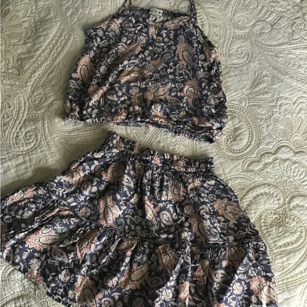 Very good condition matching skirt and top girls size Medium
